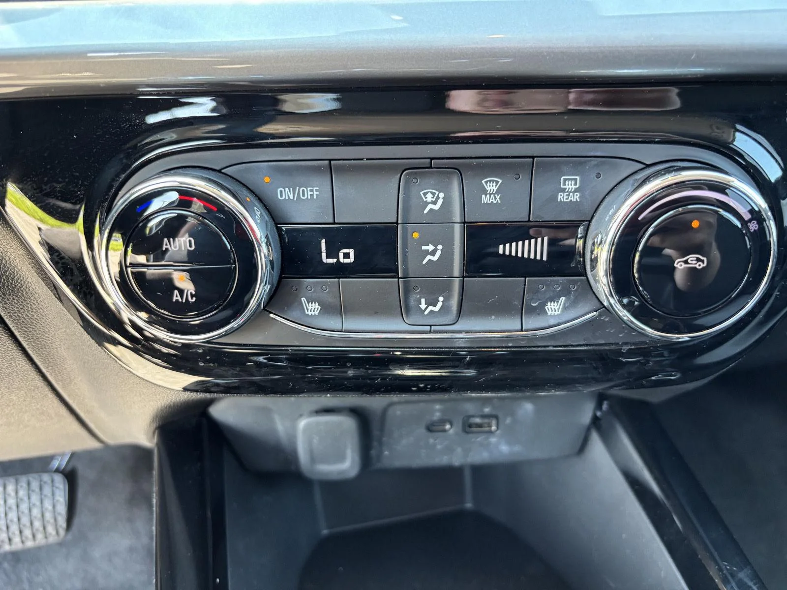 Used 2024 Sterling Gray Metallic Chevrolet LT image 23