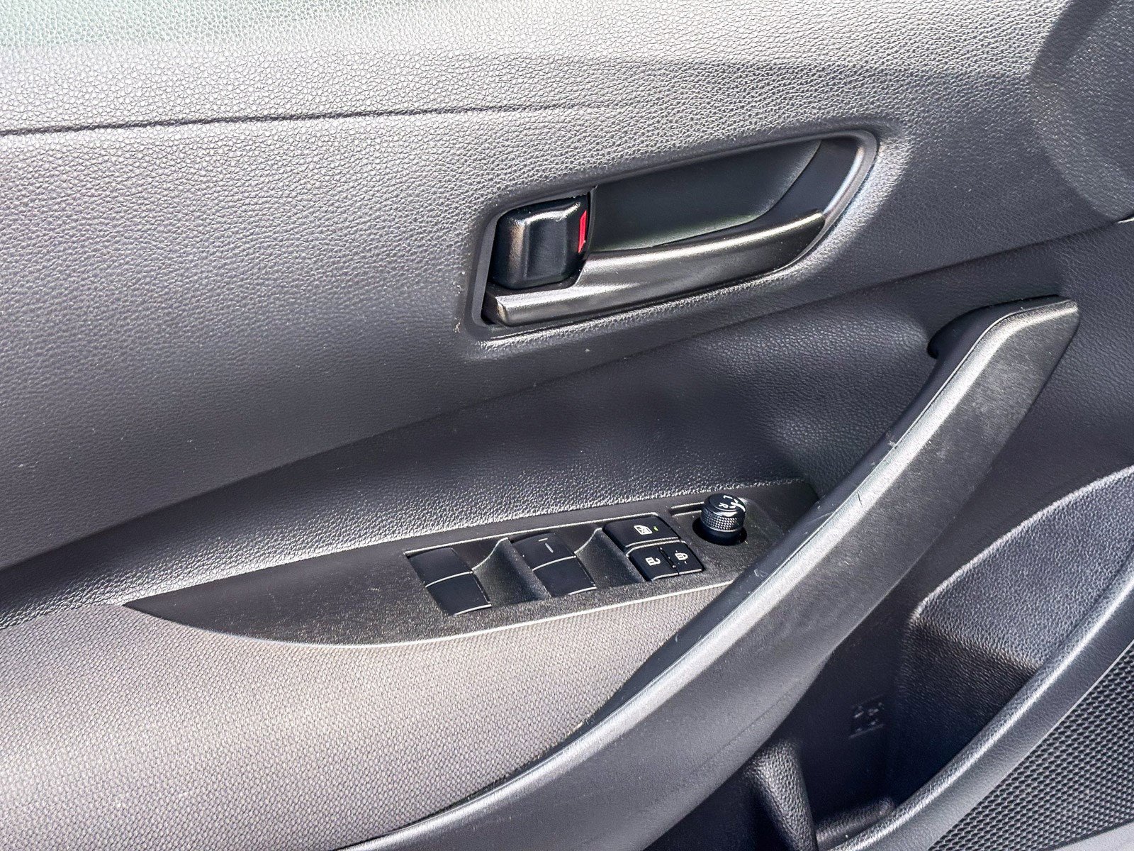 2025 Toyota Corolla LE - Photo 21