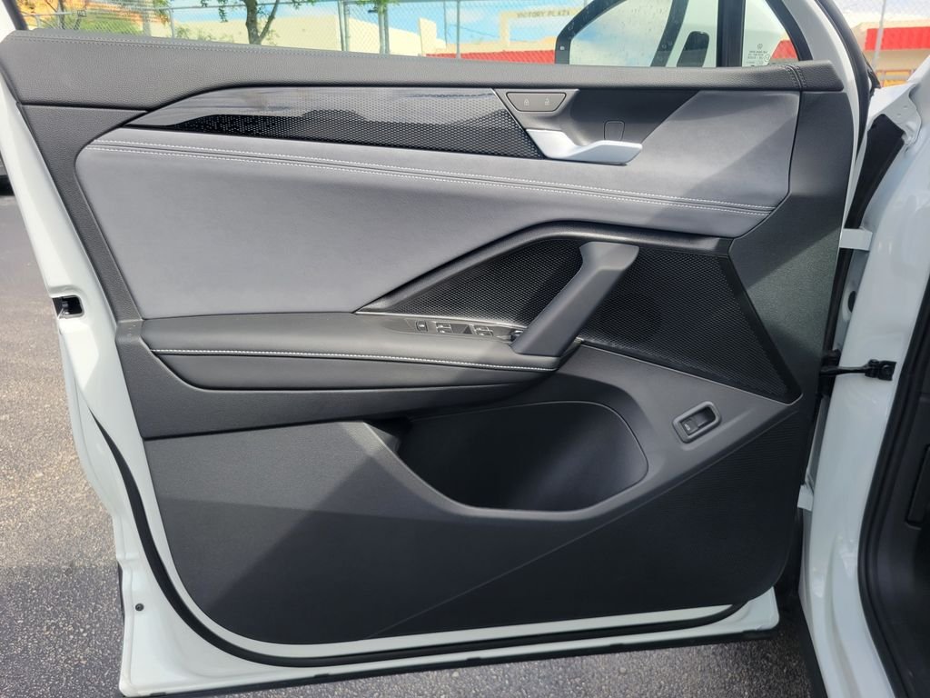 New 2026 White/off-white Volkswagen 2.0T SE image 9