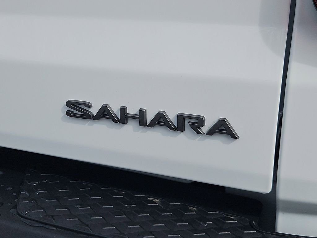 New 2026 Bright White Clear-Coat Exterior Paint Jeep Sahara image 26