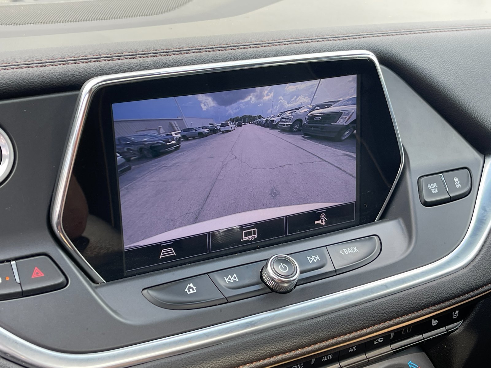 Used 2021 IRIDESCENT PEARL TRICOAT Chevrolet Premier image 20