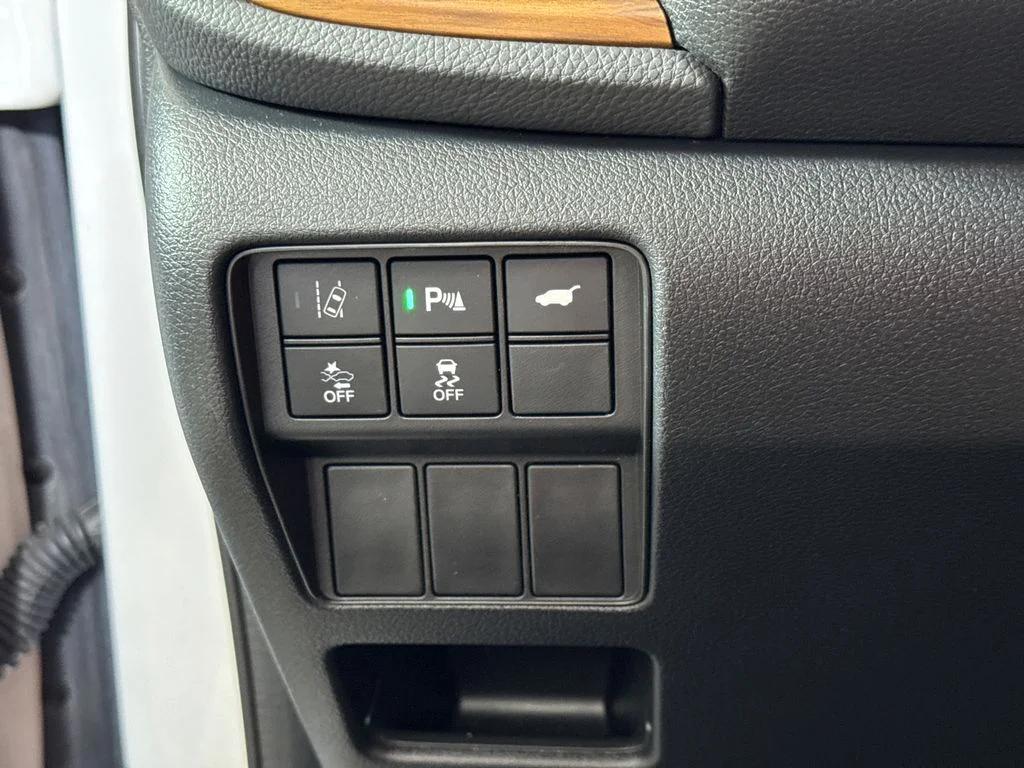 Certified Used 2022 White Honda Touring image 32