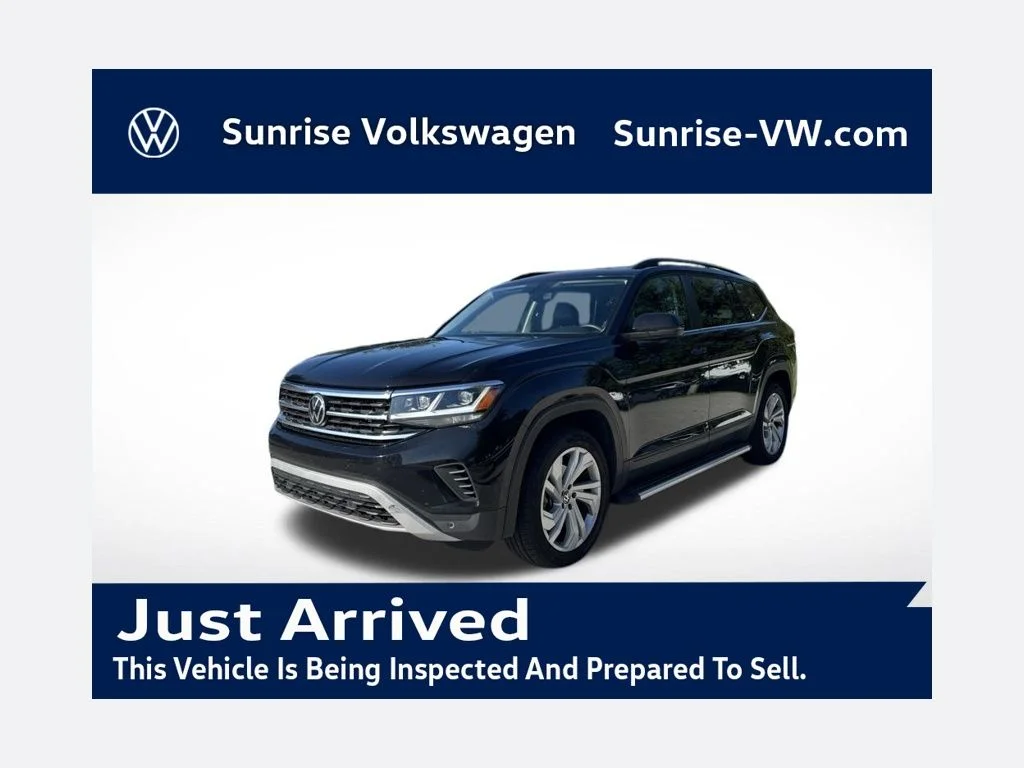 Used 2022 Deep Black Pearl Effect Volkswagen 3.6L V6 SE w/Technology image 1