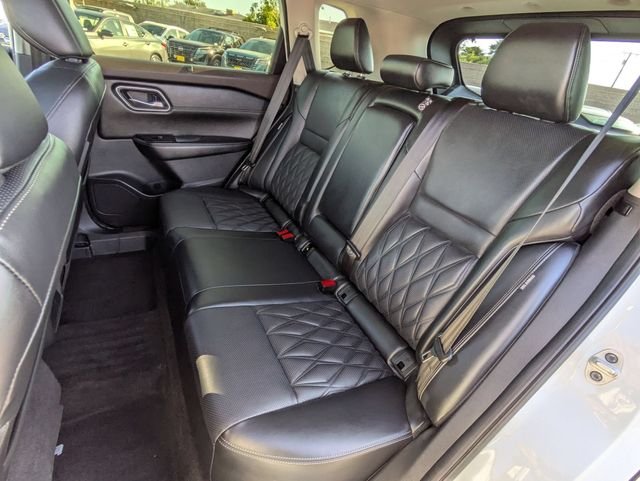 Used 2023 Pearl White Nissan Platinum image 27
