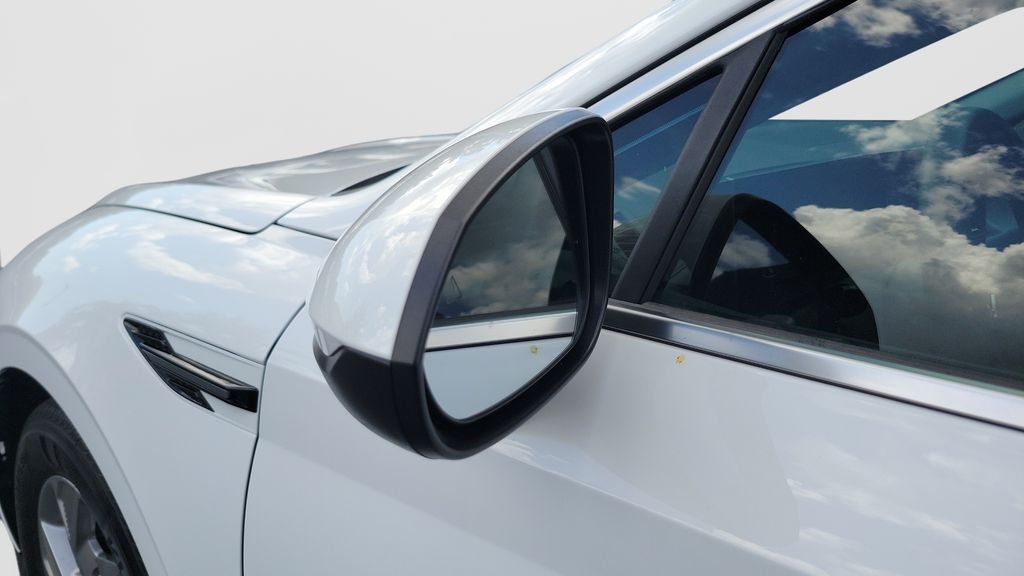 Certified Used 2025 White Hyundai SE image 26