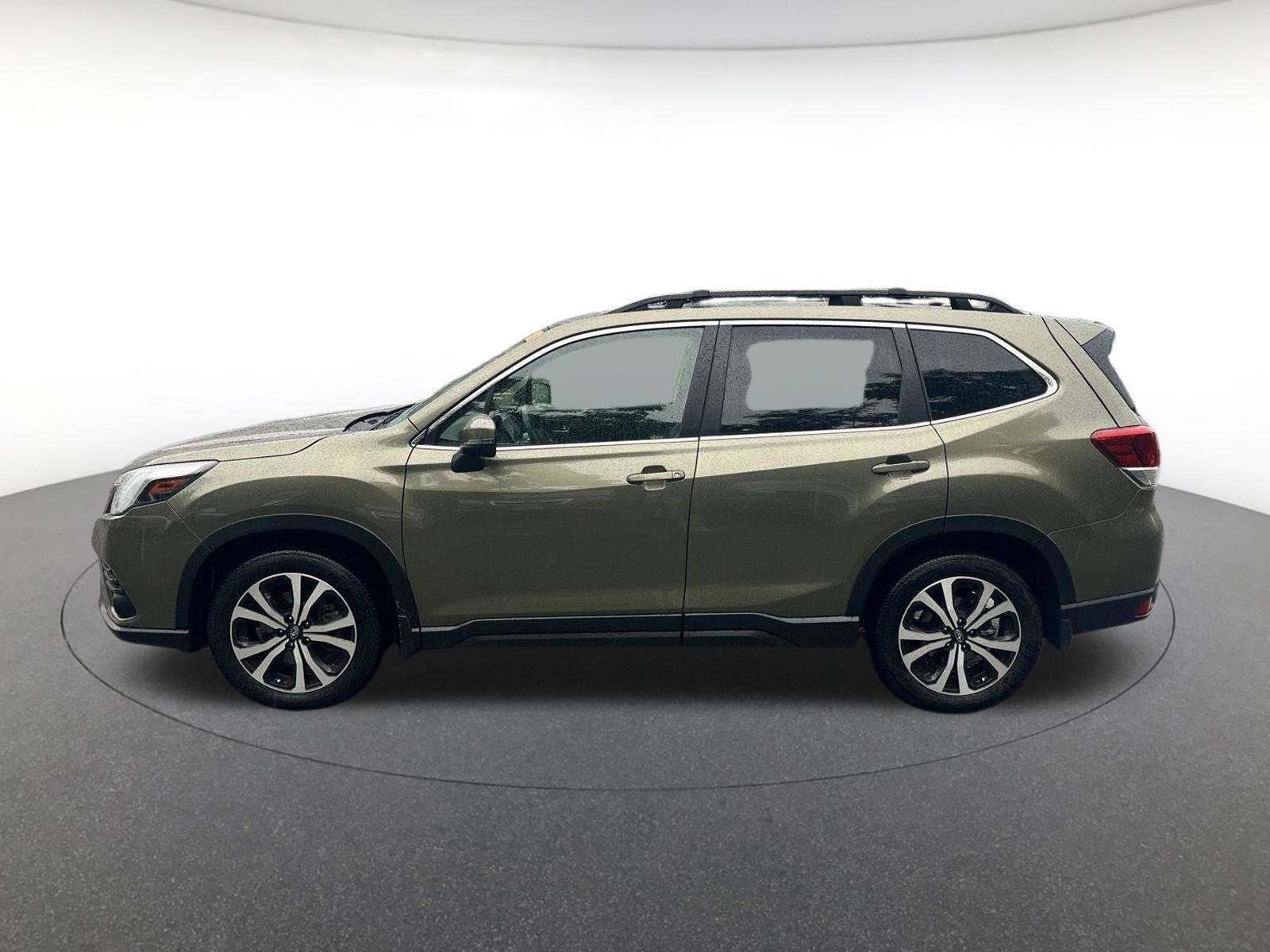 Used 2023 Autumn Green Metallic Subaru Limited image 4