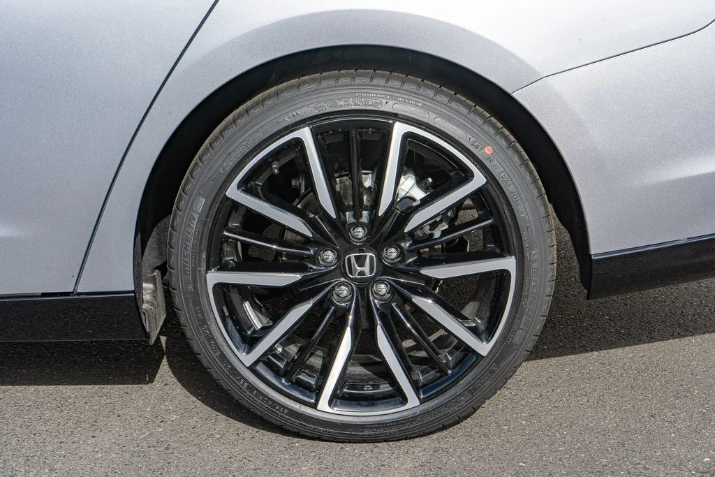 New 2026 Solar Silver Metallic Honda Touring image 10