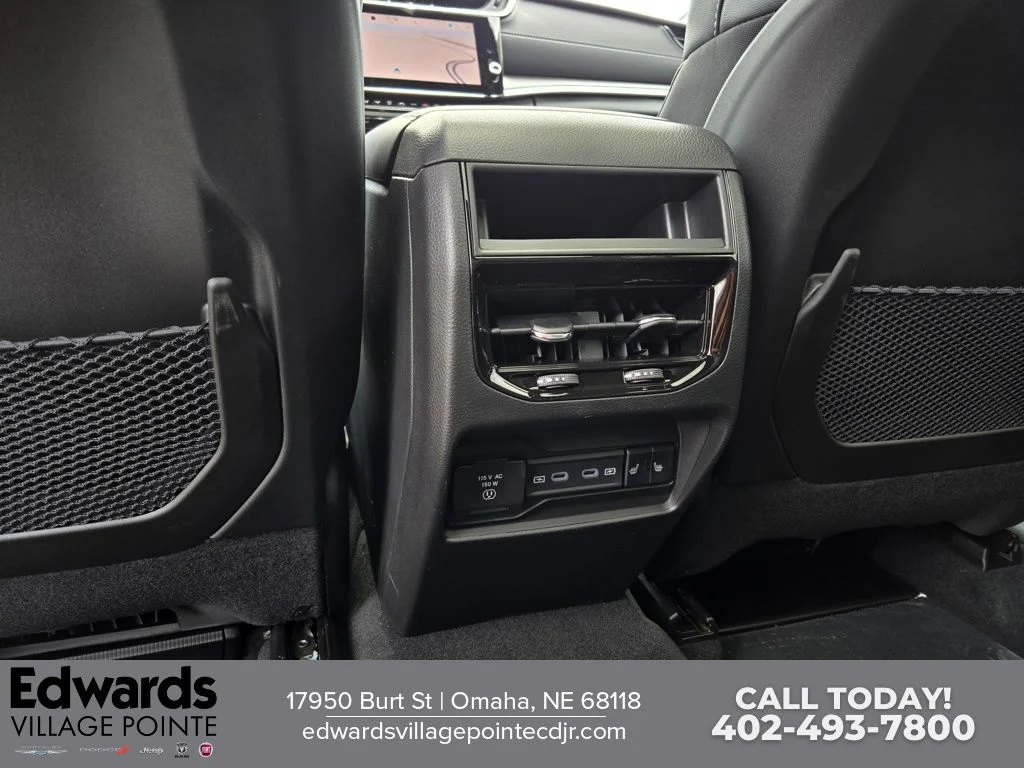 New 2026 Diamond Black Crystal Pearlcoat Jeep Limited image 29
