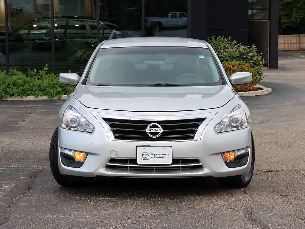 Used 2014 Nissan Altima S with VIN 1N4AL3AP6EC199186 for sale in Libertyville, IL