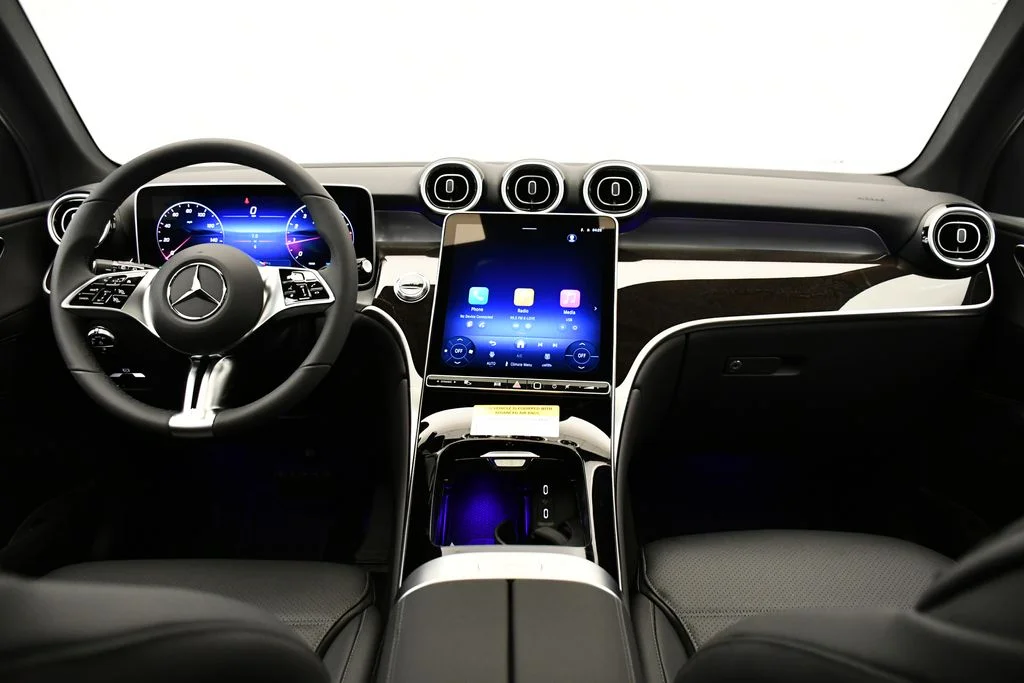 New 2026 Polar White Mercedes-Benz GLC 300 image 19