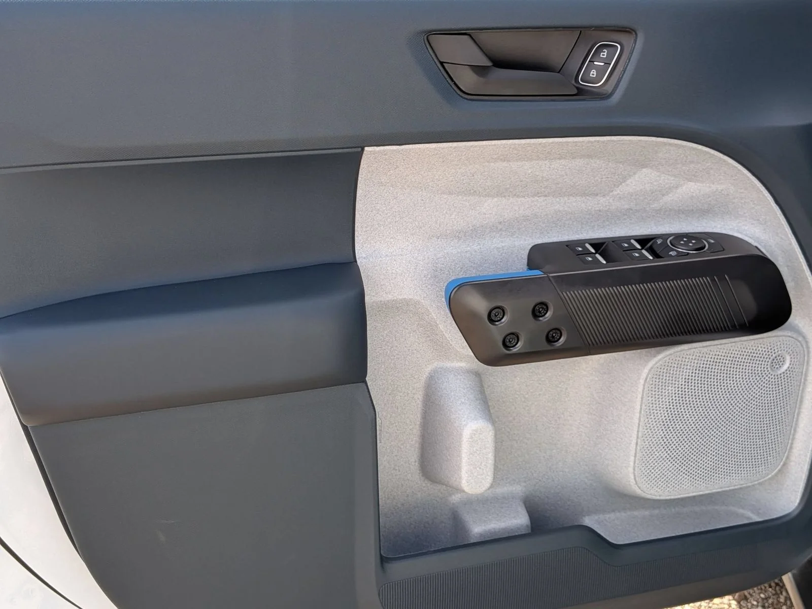 New 2026 Oxford White Ford XLT image 12