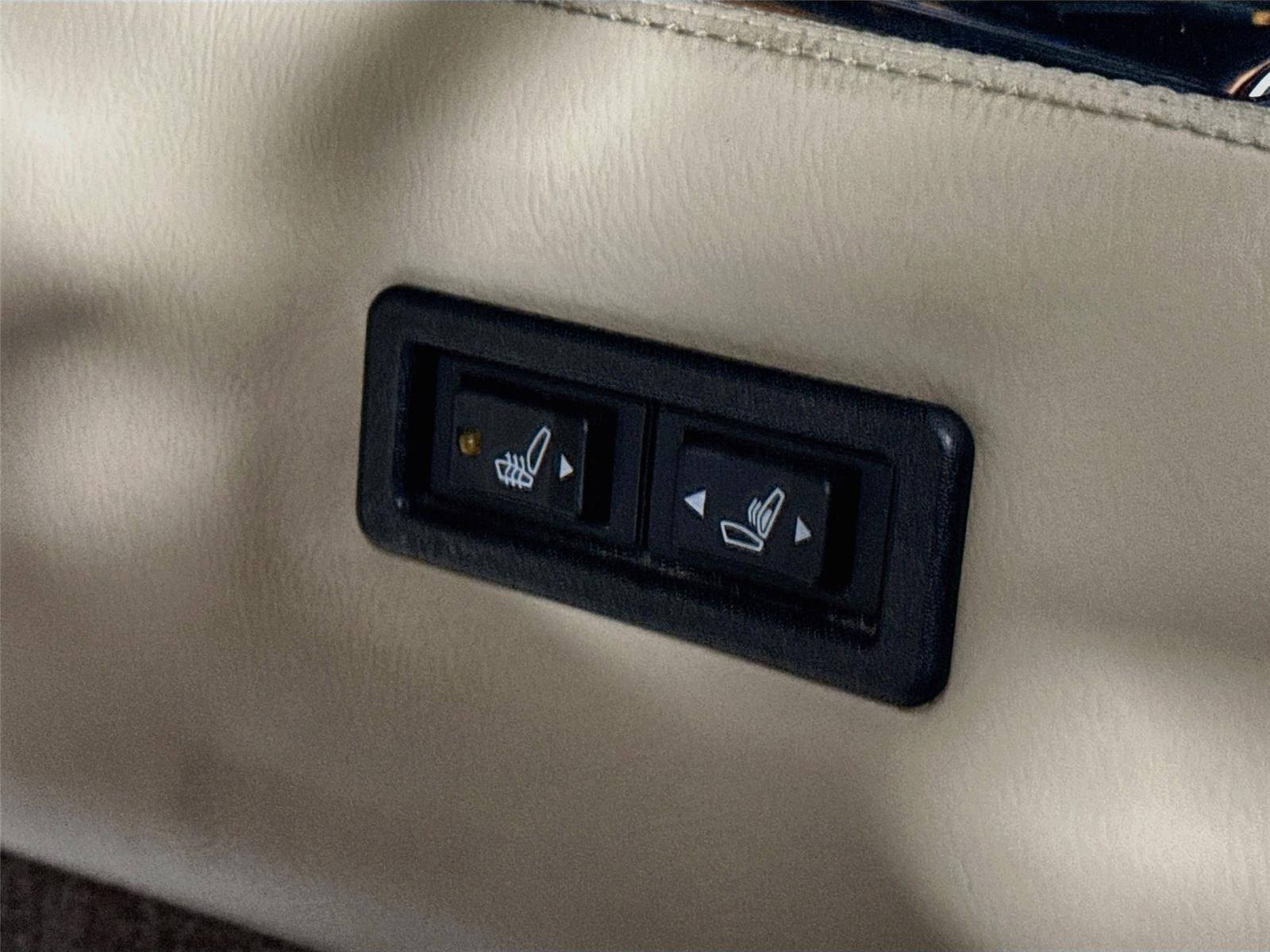 Used 1991 White Jaguar V12 image 20