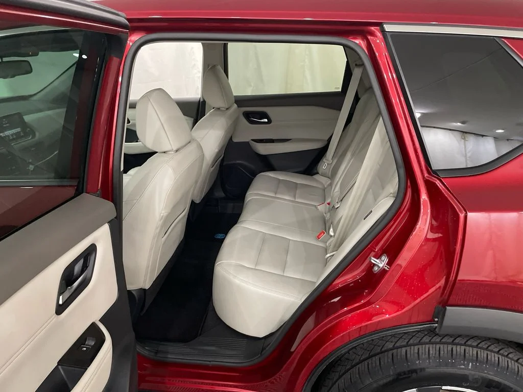Used 2022 Scarlet Ember Tintcoat Nissan SL image 28