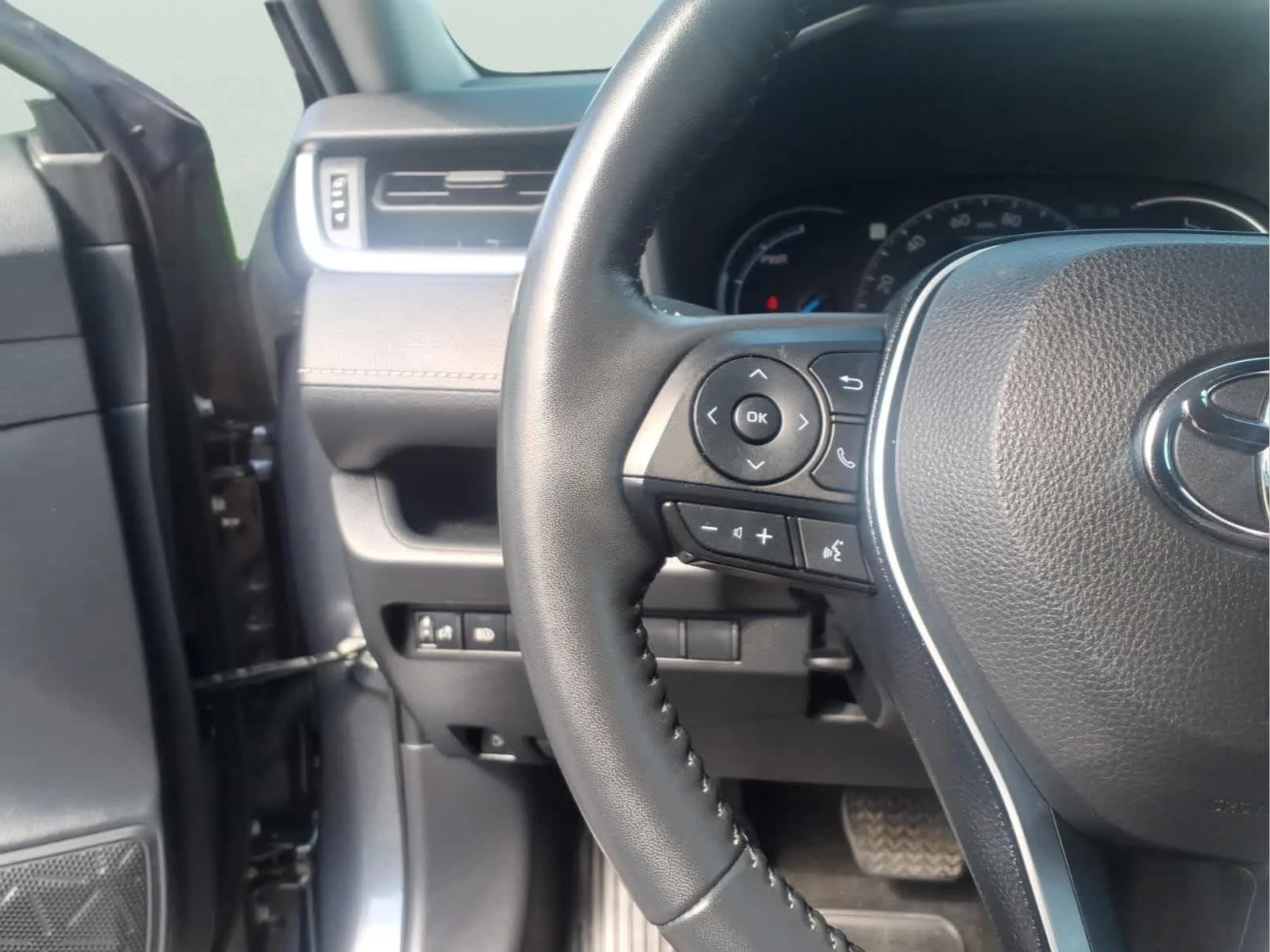 Used 2023 Magnetic Gray Metallic Toyota Hybrid XLE image 27