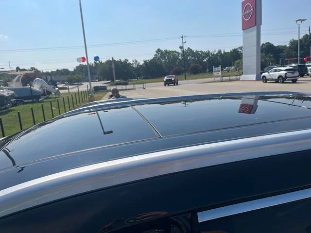 Used 2023 Black INFINITI LUXE image 6