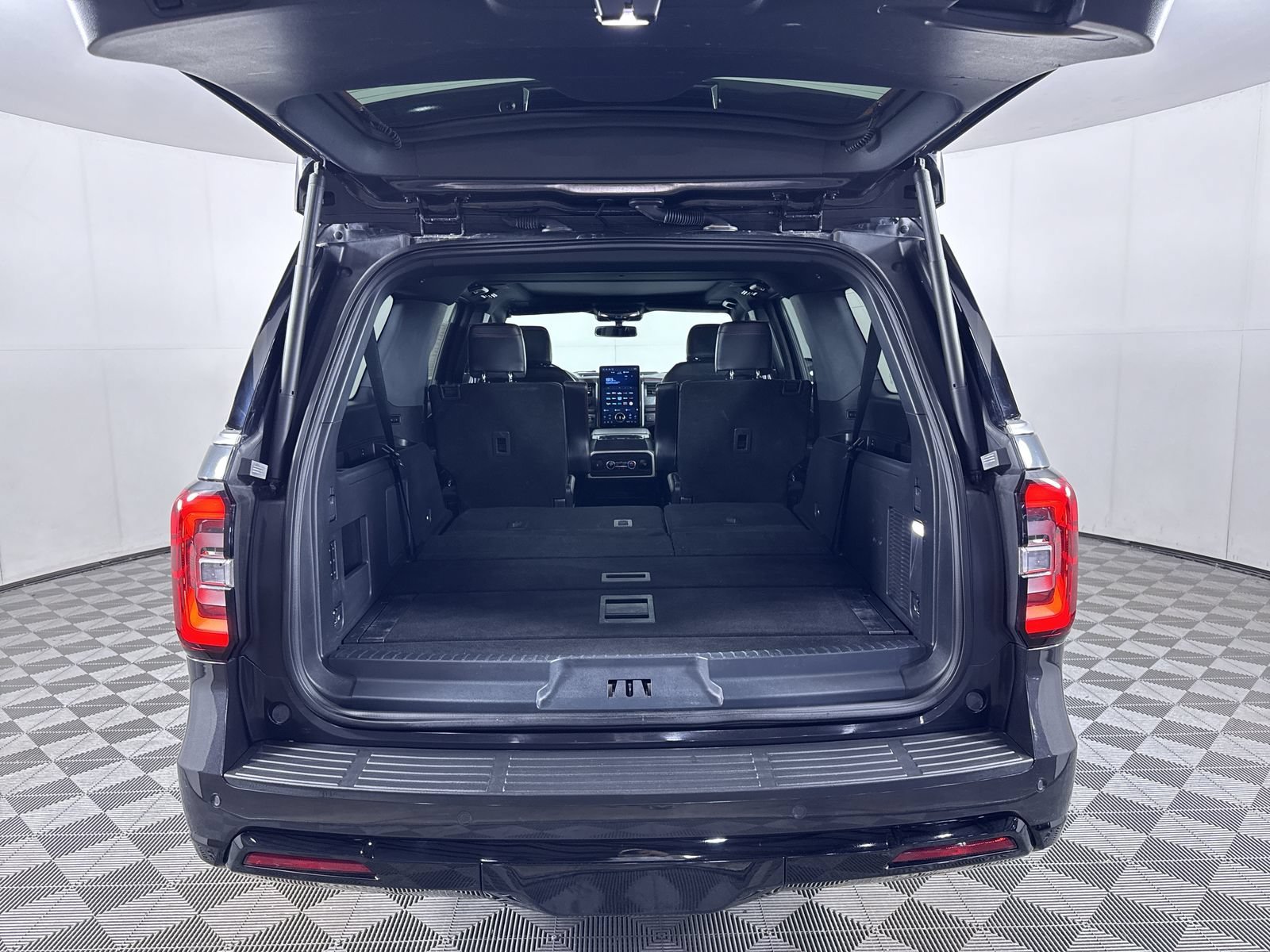 Used 2022 Dark Matter Metallic Ford Limited image 26