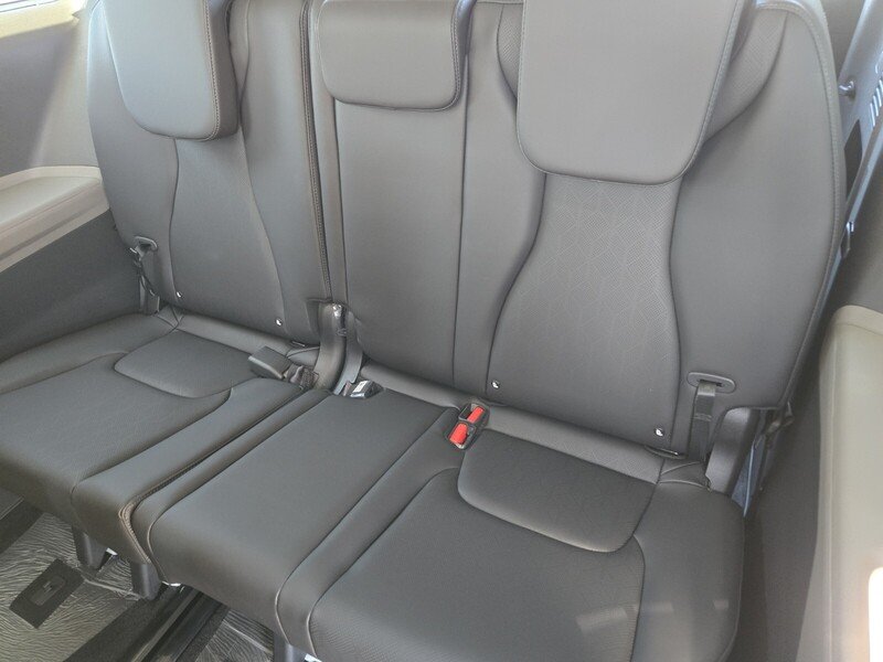 New 2026 Snow White Pearl Kia EX image 9