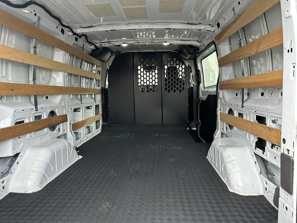 Used 2025 White Ford T250 image 4