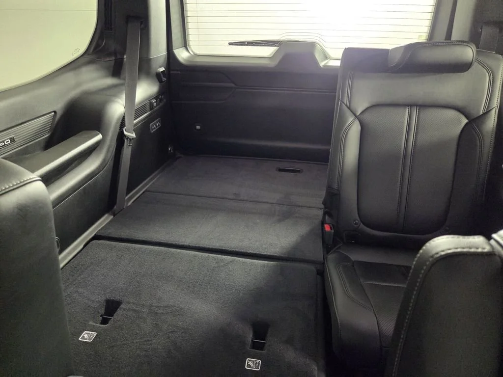 New 2026 High Gloss Black Exterior Paint Jeep Limited Reserve image 17