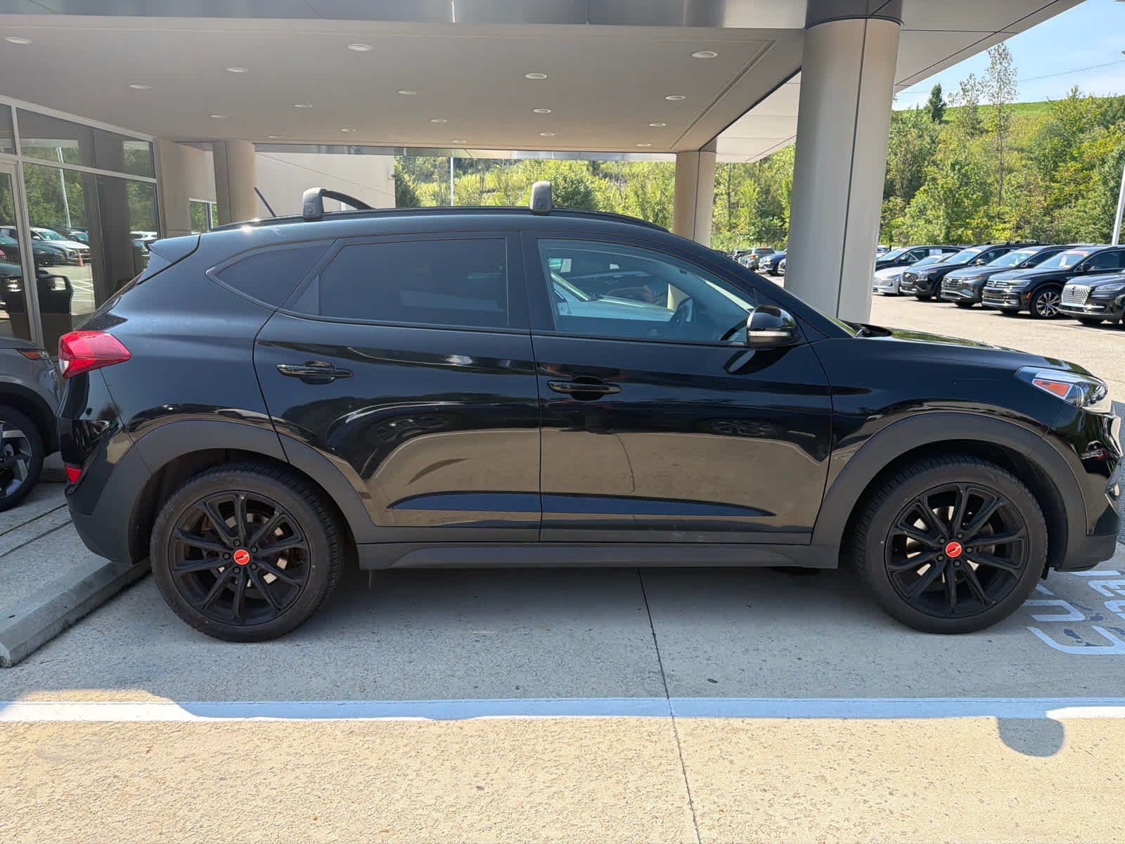 Used 2017 Black Noir Pearl Hyundai Night image 3
