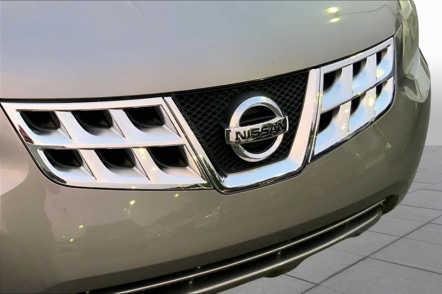 Used 2015 Platinum Graphite Nissan S image 29