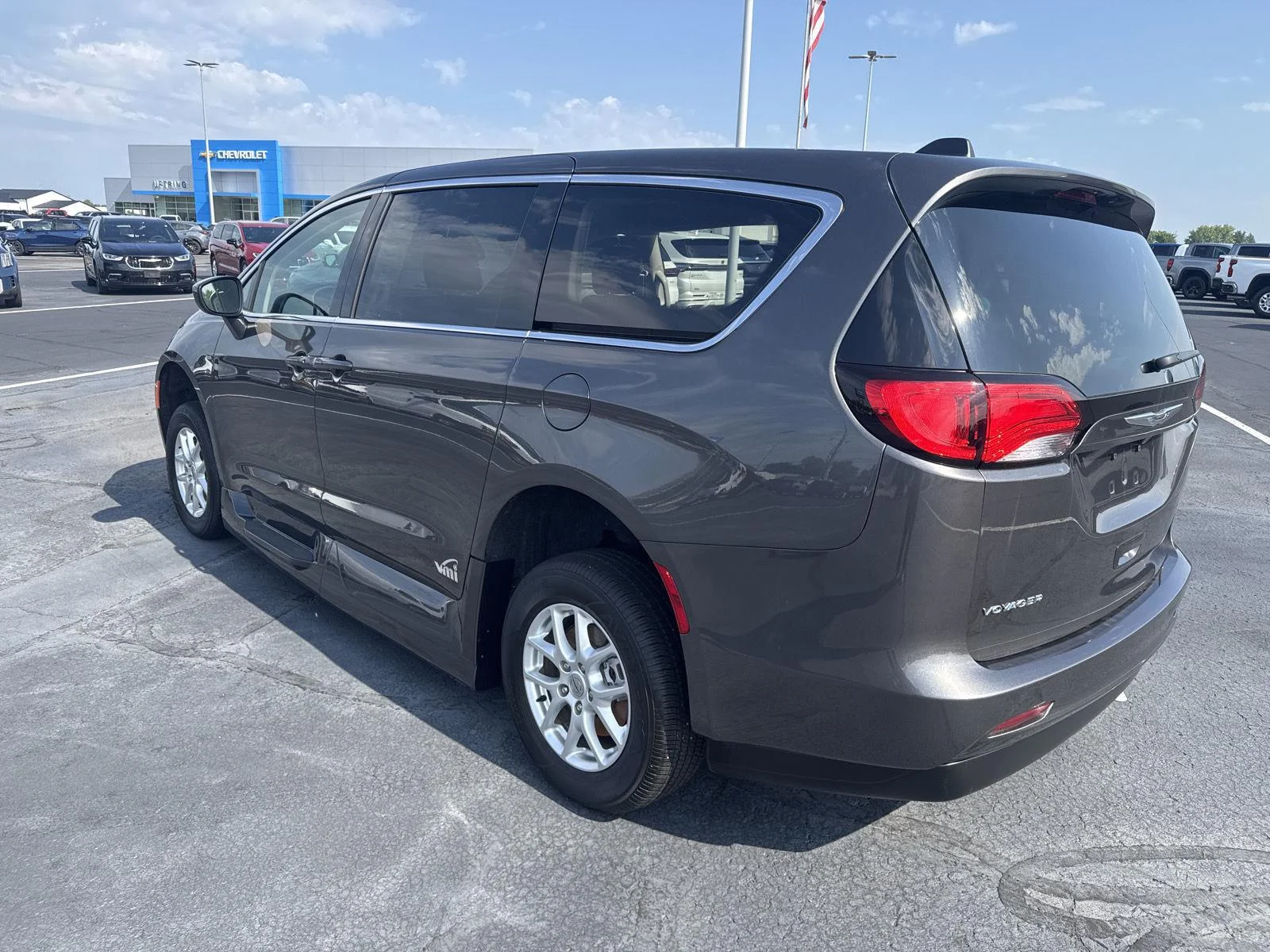 Used 2022 Granite Crystal M Chrysler LX image 4