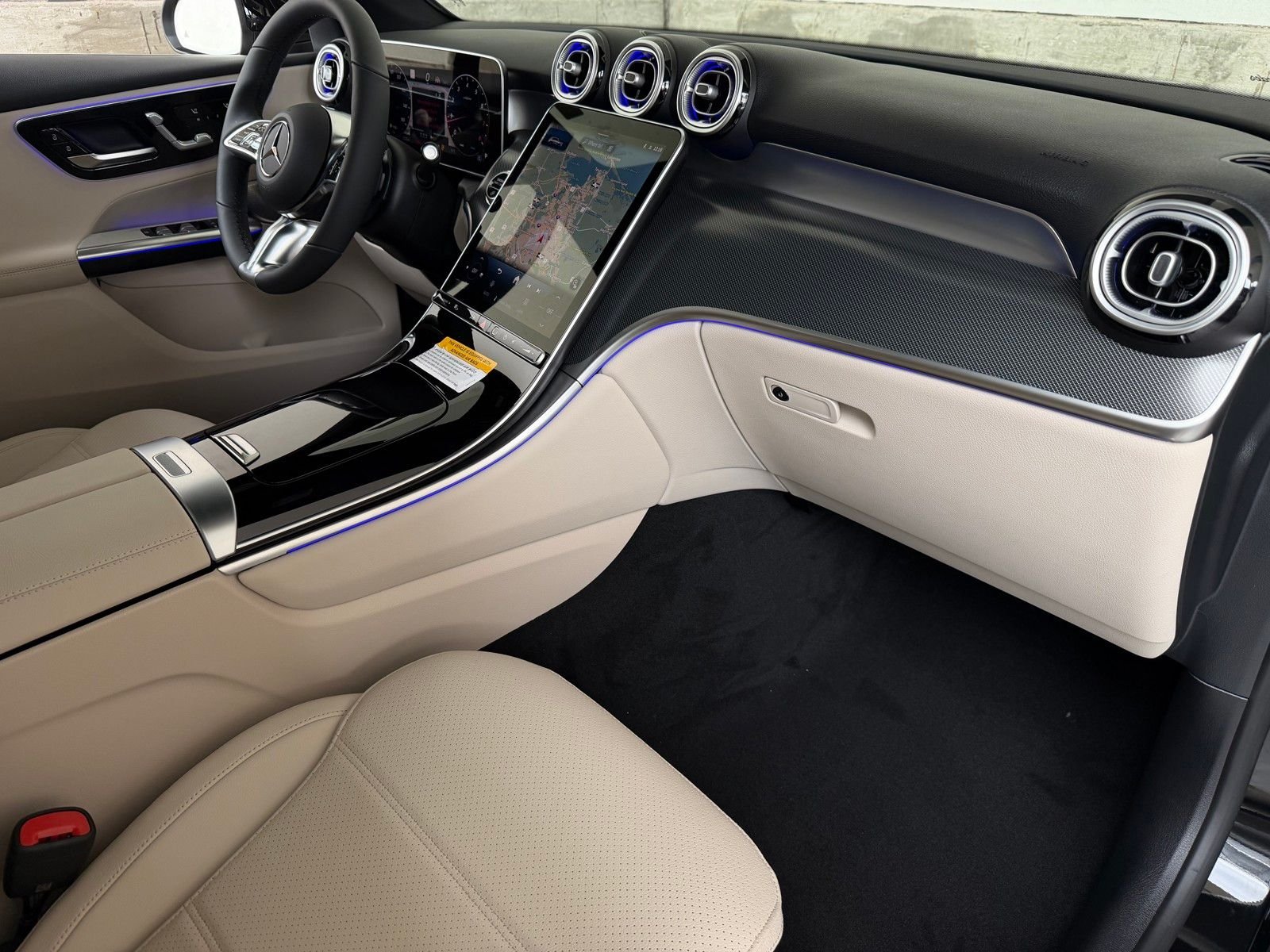 New 2026 Black Mercedes-Benz GLC 300 image 15