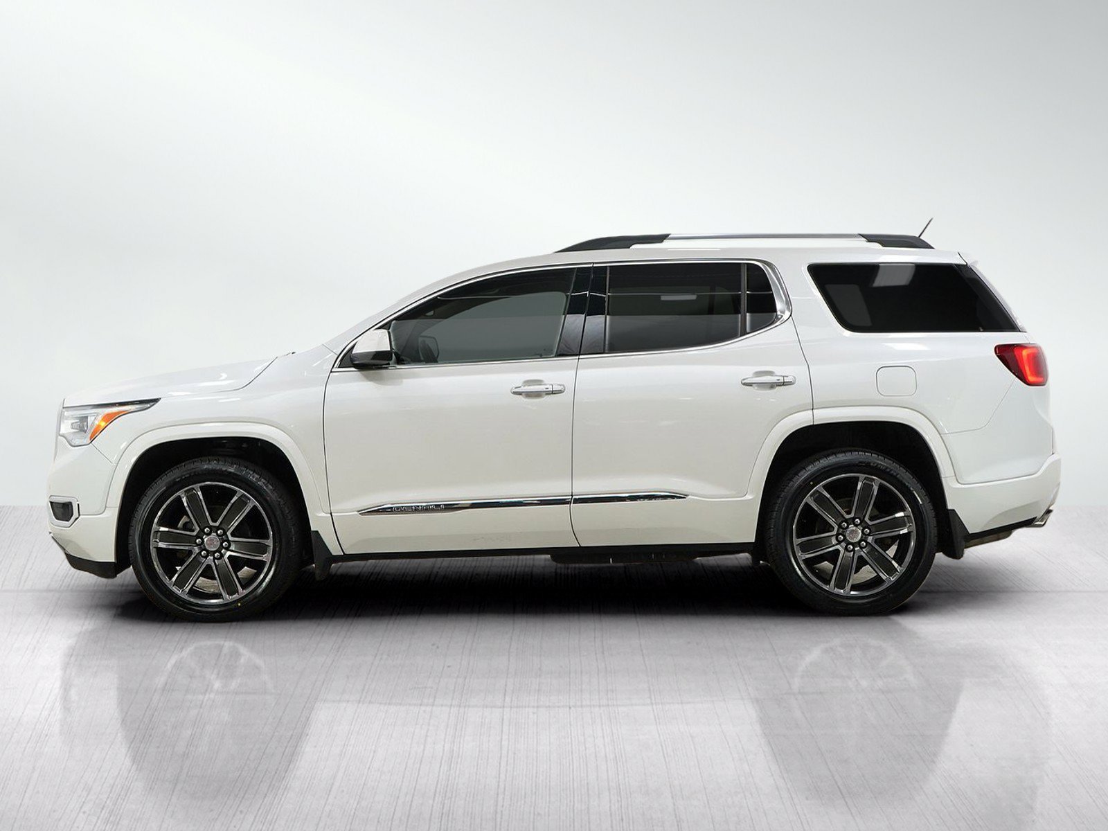 Used 2018 GMC Acadia Denali with VIN 1GKKNXLS7JZ225677 for sale in Minneapolis, Minnesota