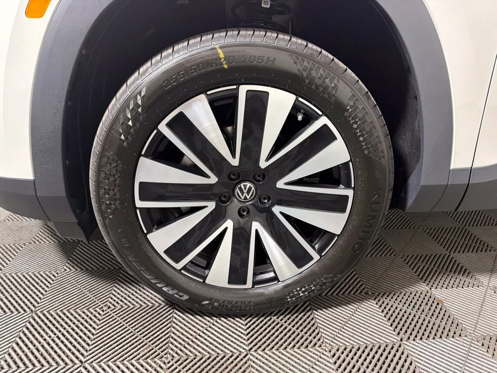 New 2027 Beige/tan Volkswagen SE w/Technology image 27