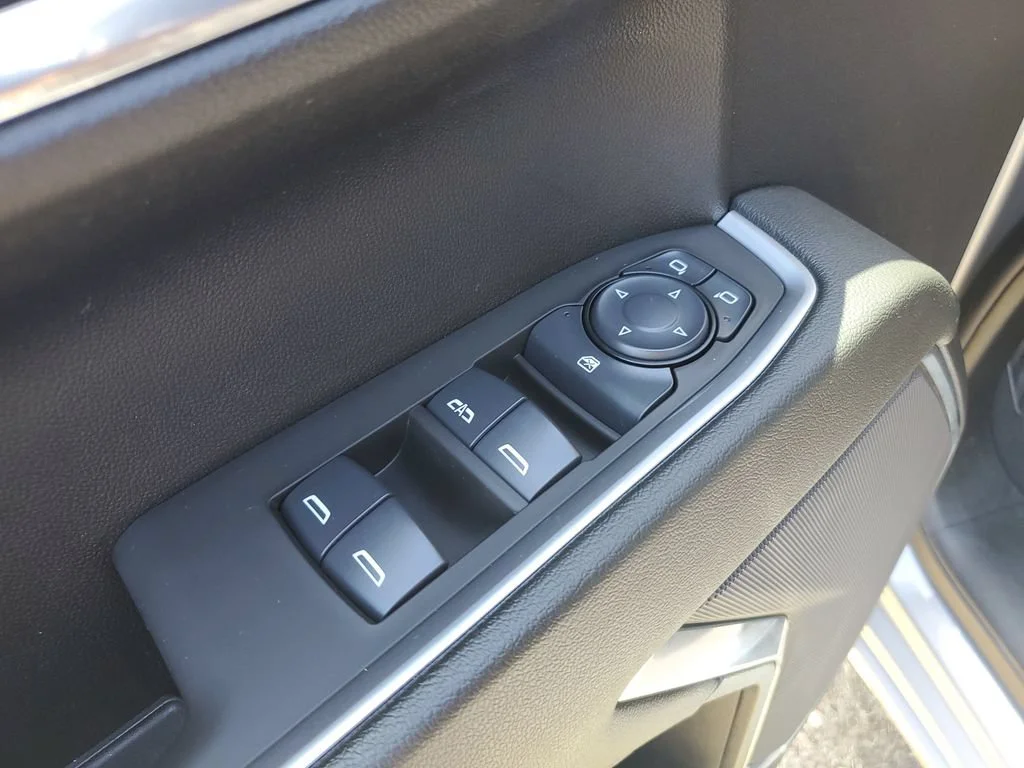 Used 2025 Sterling Gray Metallic Chevrolet LT image 21