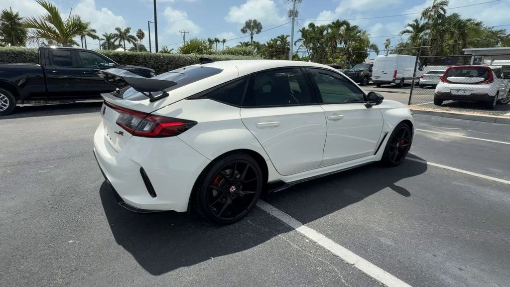 Used 2025 White Honda  image 8