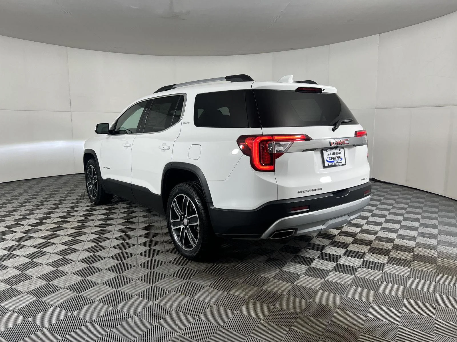 Used 2023 Summit White GMC SLT image 6