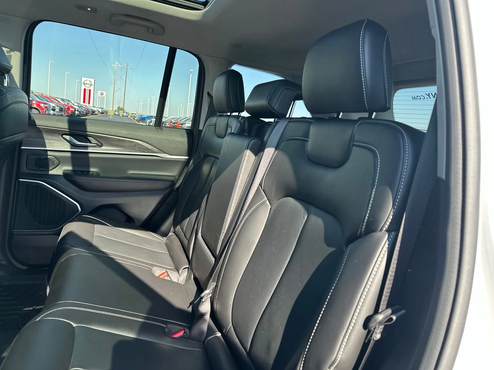 Used 2022 White Jeep 4xe image 24