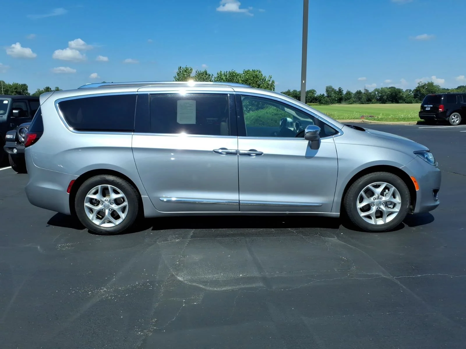 Used 2019 Billet Silver Metallic Clearcoat Chrysler Limited image 32