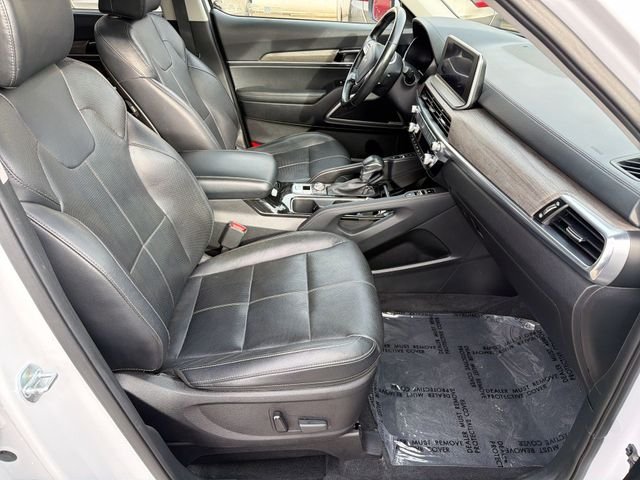 Used 2022 White Kia EX image 29