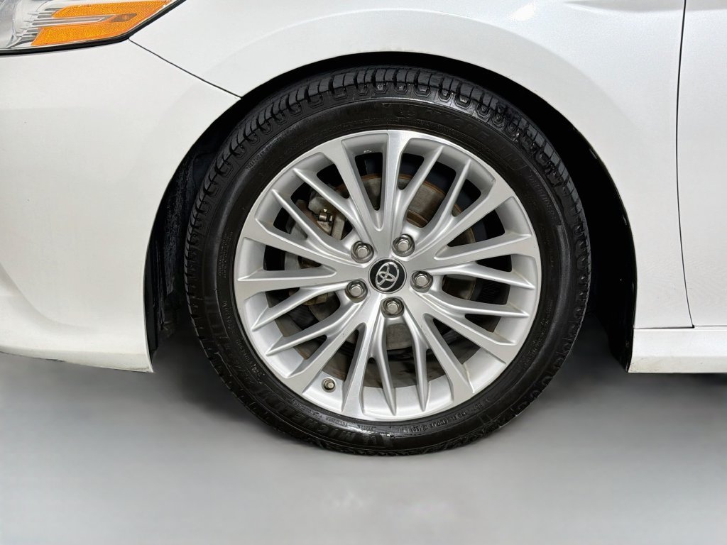 Used 2018 Beige Toyota XLE image 32