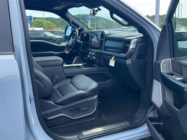 New 2026 Glacier Gray Metallic Tri-Coat Ford F-350® Platinum® image 69