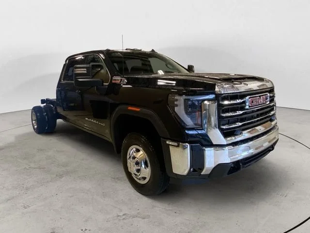 New 2026 Onyx Black GMC SLE image 8