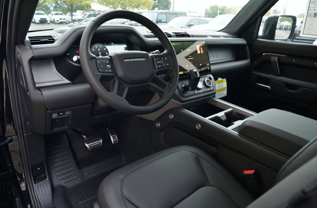 New 2026 Santorini Black Land Rover V8 image 14