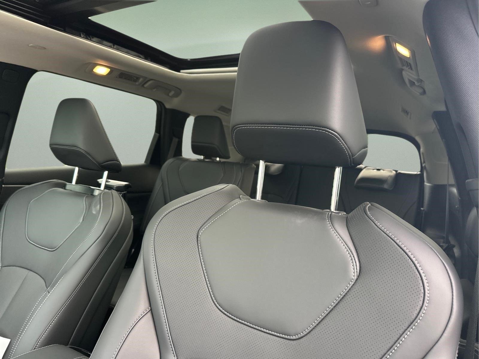 New 2027 MINERAL BLACK INFINITI Luxe FWD image 24