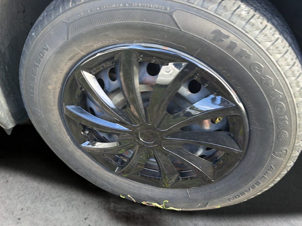 Used 2020 Gray Nissan S image 19