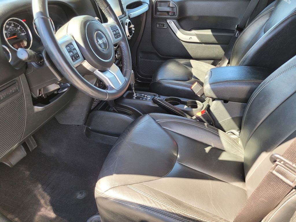Certified Used 2016 Gray Jeep Unlimited Rubicon image 15