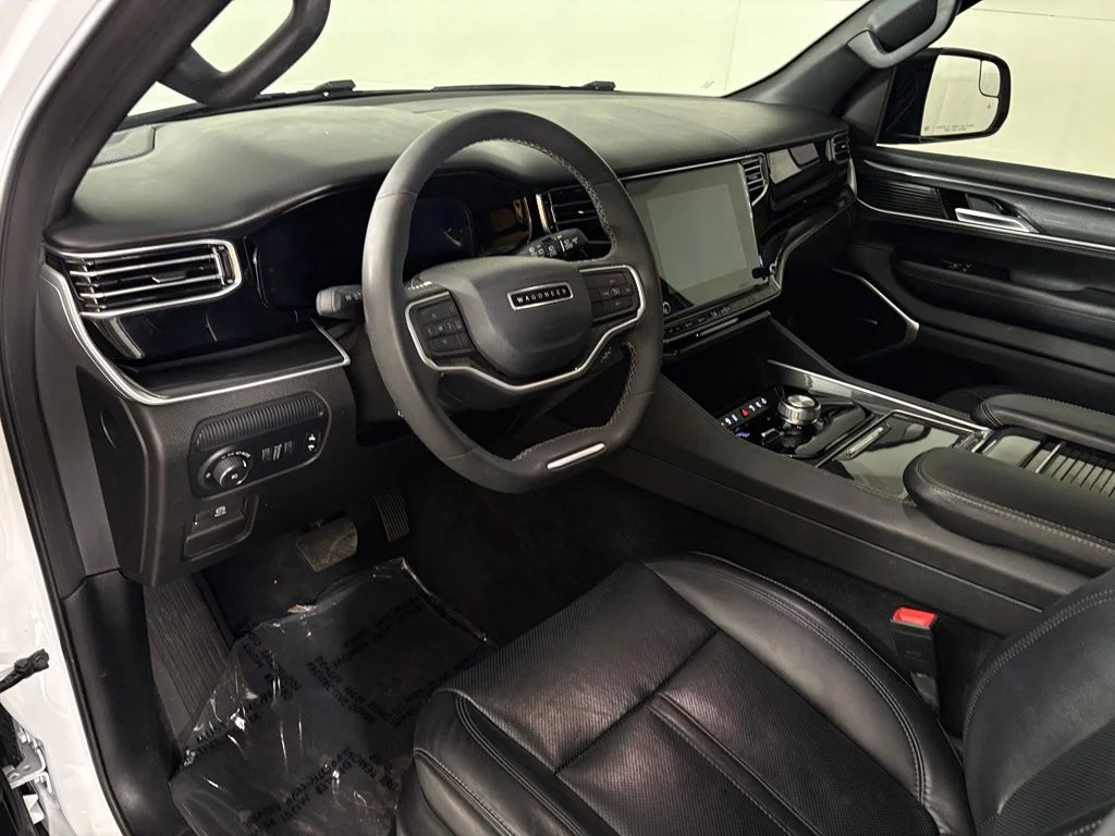 Used 2023 White Jeep Base image 17