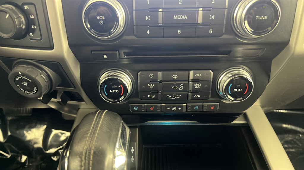 2017 Ford F-150 Lariat - Photo 33
