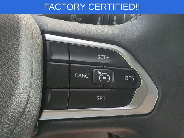 Used 2024 White Jeep Latitude image 20