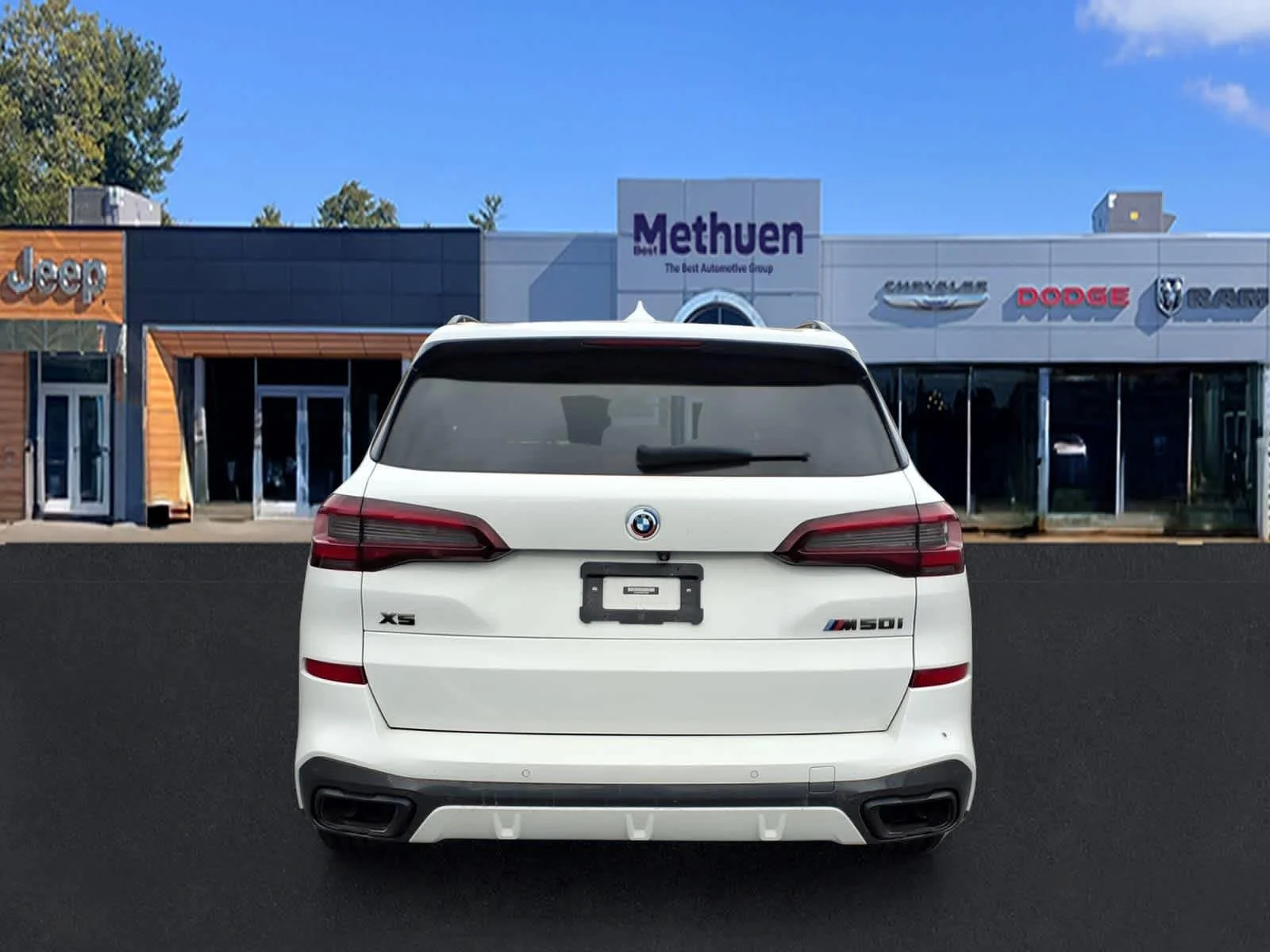Used 2023 Alpine White BMW M50i image 5