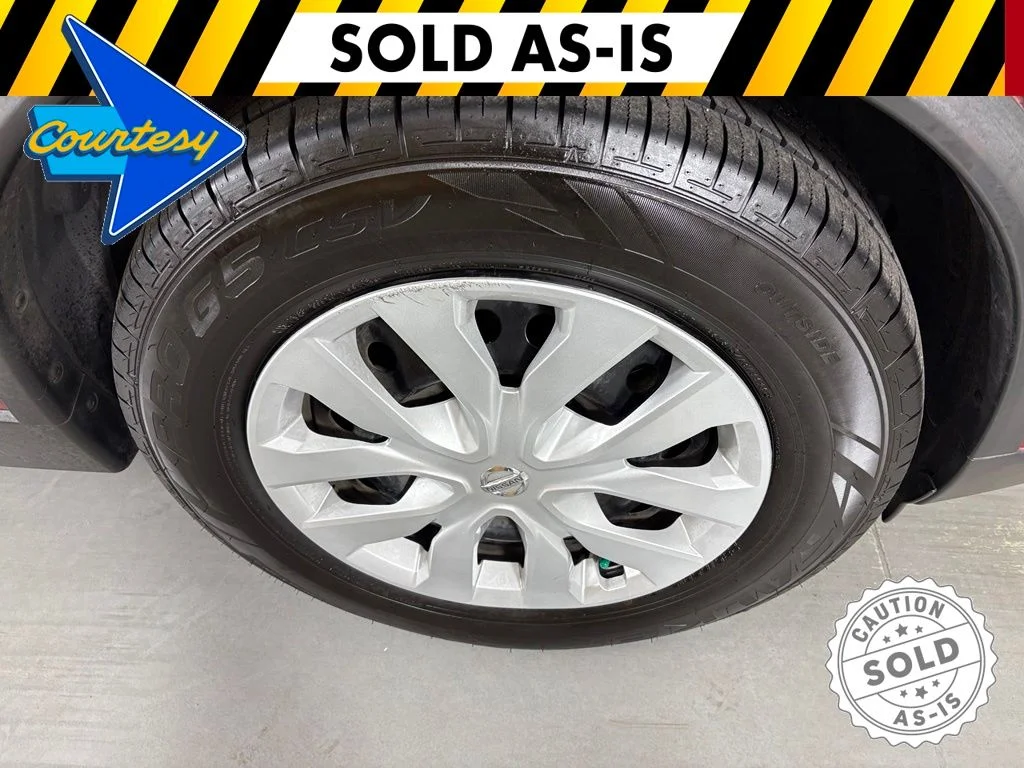 Used 2015 Red Nissan S image 11