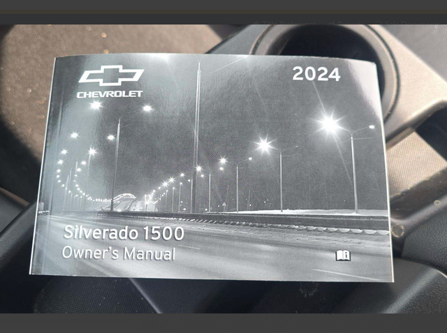 Used 2024 White Chevrolet Custom image 17
