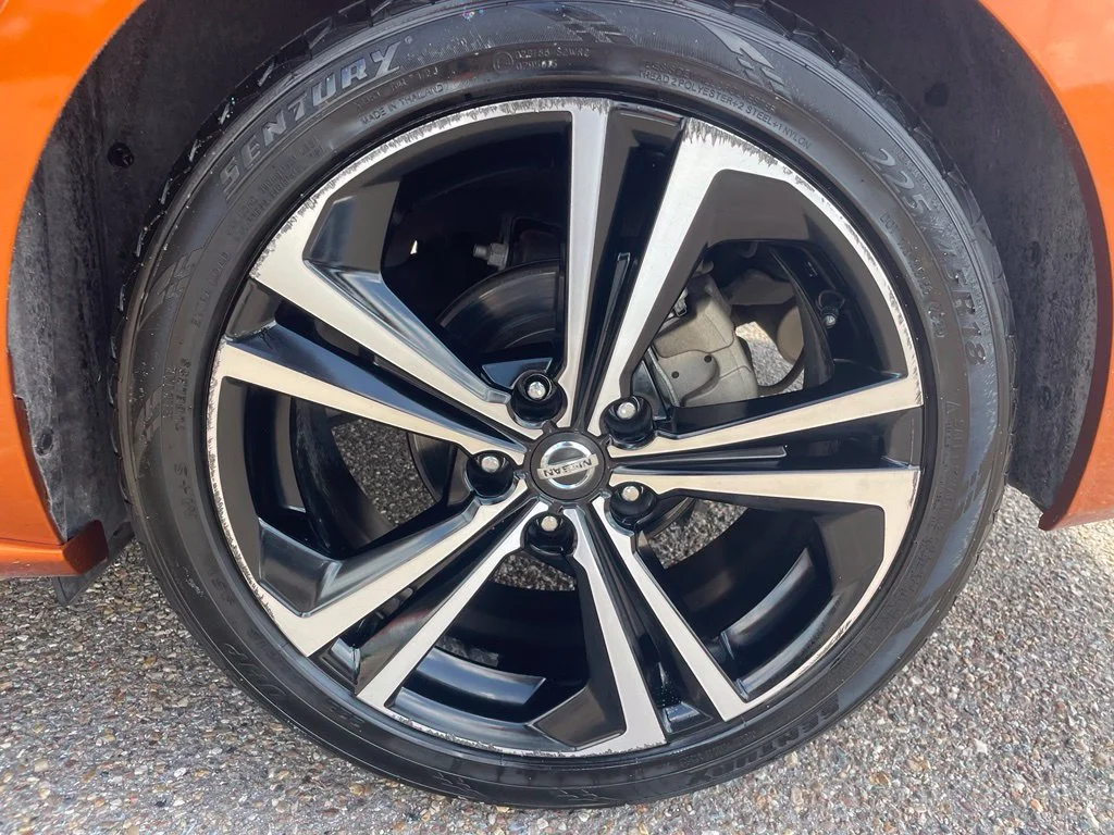 Certified Used 2021 Orange Nissan SR image 18
