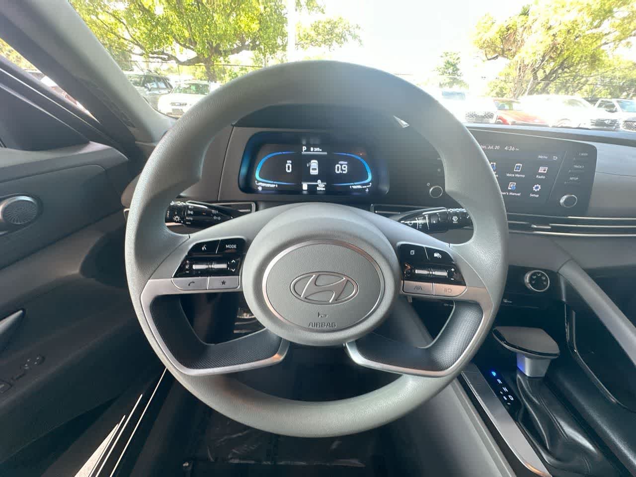 2025 Hyundai Elantra SE - Photo 15